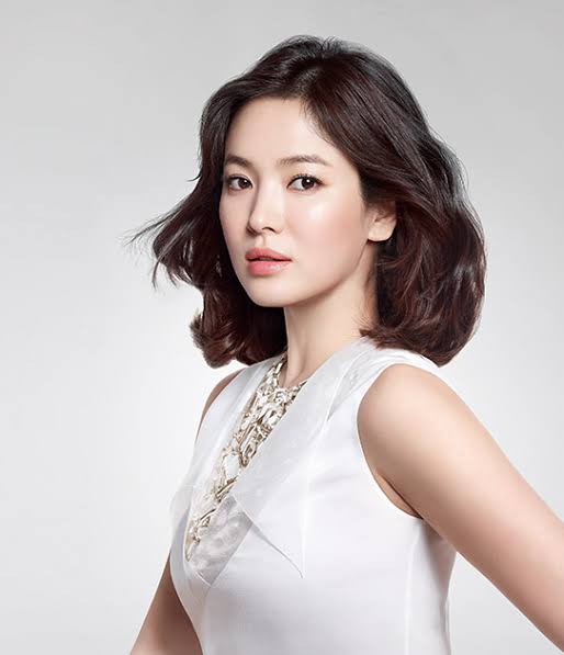 Actress Song Hye Kyo Donates 10,000 Korean Guides To Old Korean ...